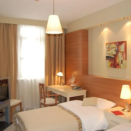 Istiklal Oda ve Kahvaltı 3*